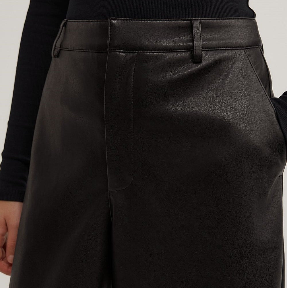 Women's faux leather straight leg trousers