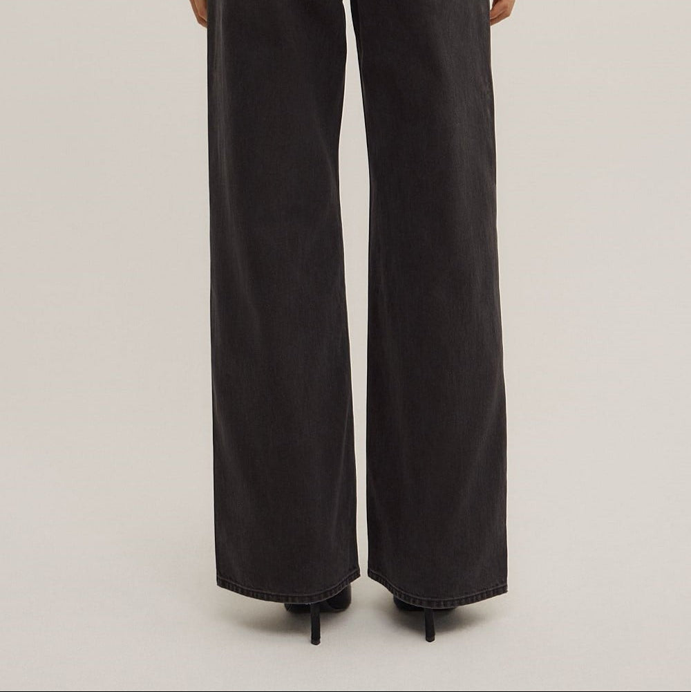 Women's wide leg jeans
